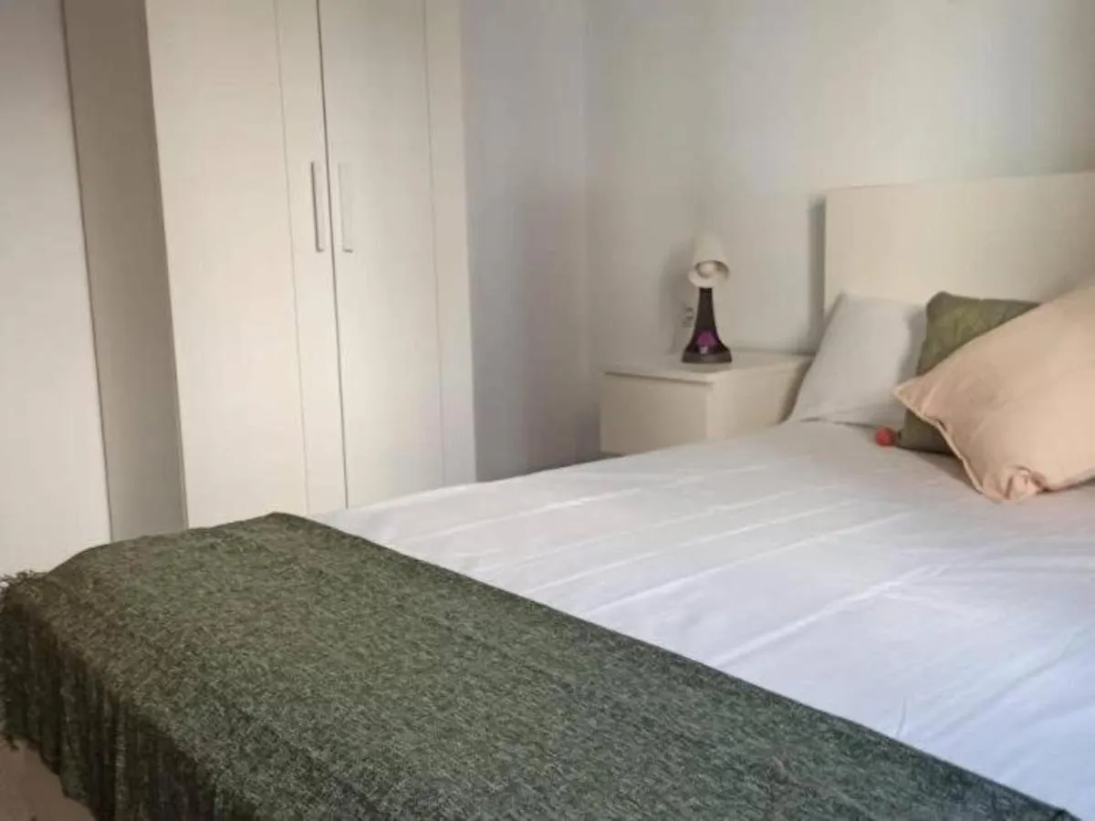 Holidays2Malaga Reyna Manescau Apartments- Zona Huelin & 450 Mts De La Playa Malaga