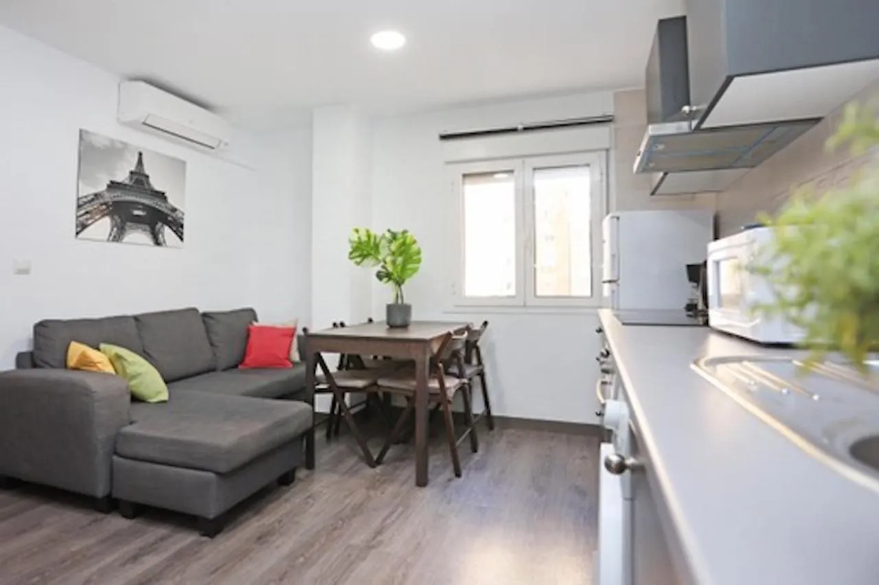 Holidays2Malaga Reyna Manescau Apartments- Zona Huelin & 450 Mts De La Playa Spain
